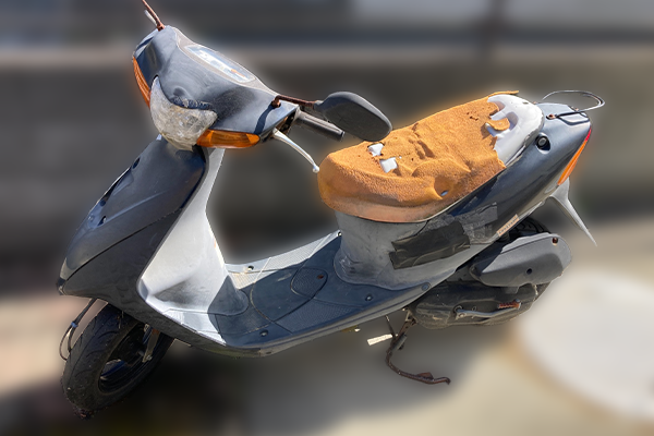 東京都日野市で回収したスズキのレッツ2