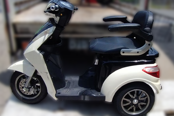 大阪府堺市西区で回収かした電動三輪ミニカー 佐吉